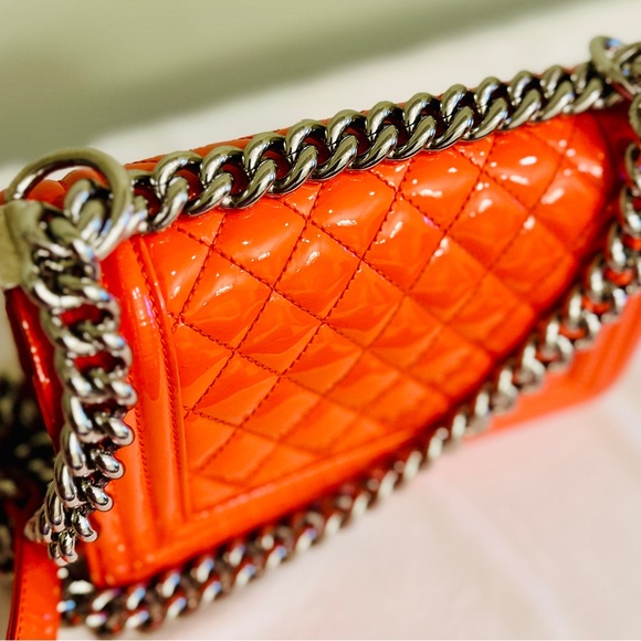 Chanel Le Boy in orange patent leather - Picture 4 of 10